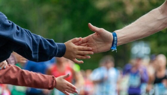 hands marathon gesture running 8297611