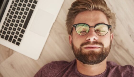man resting sleep day dreaming 7116372